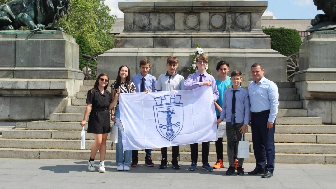Кметът Пенчо Милков изпрати 7-те деца, които ще представляват Русе на Международния космически лагер в Измир