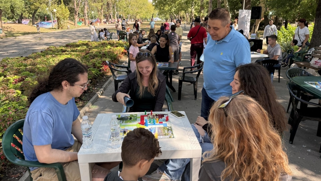 Млад татко спечели турнира „Не се сърди, човече“ в Русе