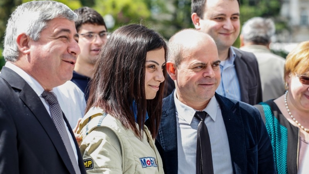 Русе изпрати студенти с електромобил на състезание в Ротердам