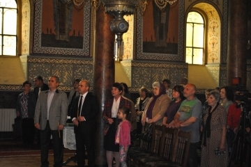 Кметът присъства на празнична литургия и на церемонията по поднасяне на венци и цветя за 6 май