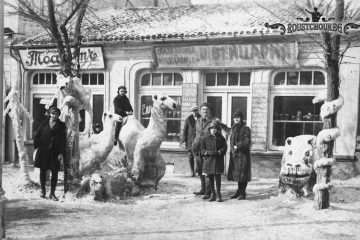 Денчо Ножаров и неговите снежно-ледени фигури