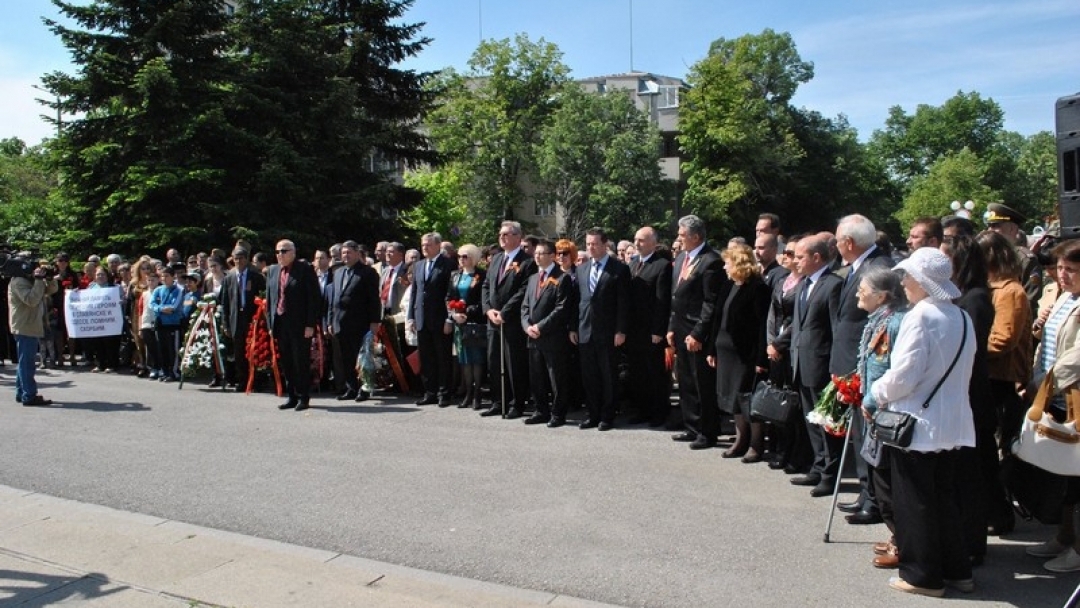 Кметът Пламен Стоилов присъства на церемонията за Деня на победата 