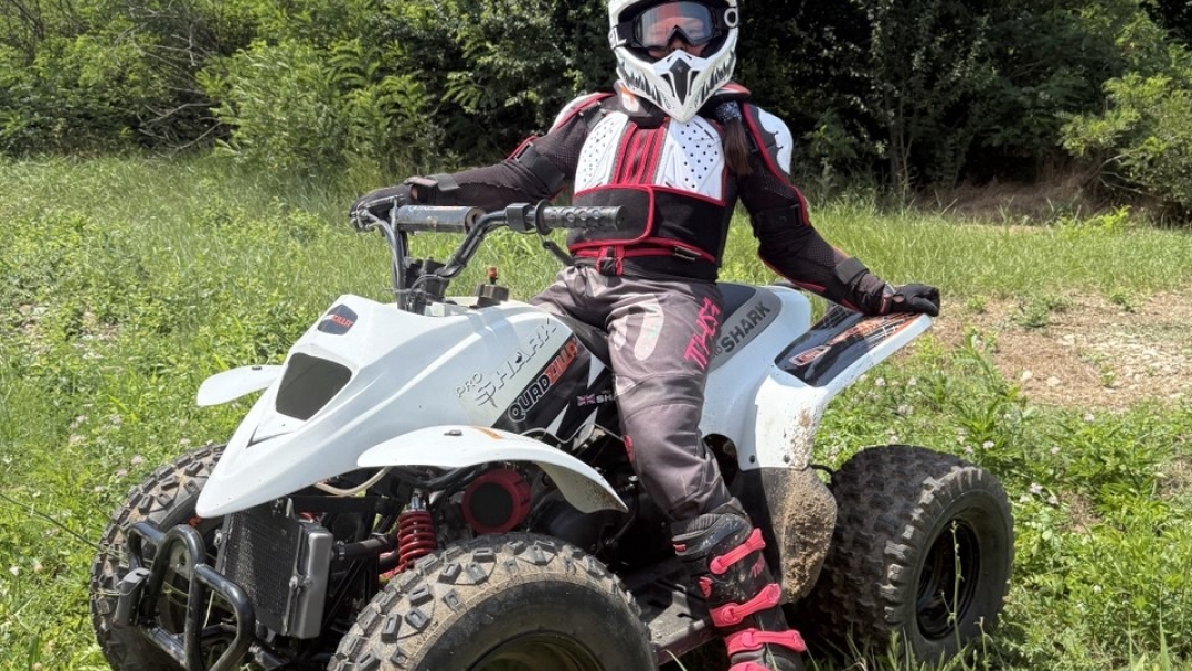 40-метрови скокове и скоростни битки завладяха  полигона  Godzilla MX Track в Сандрово
