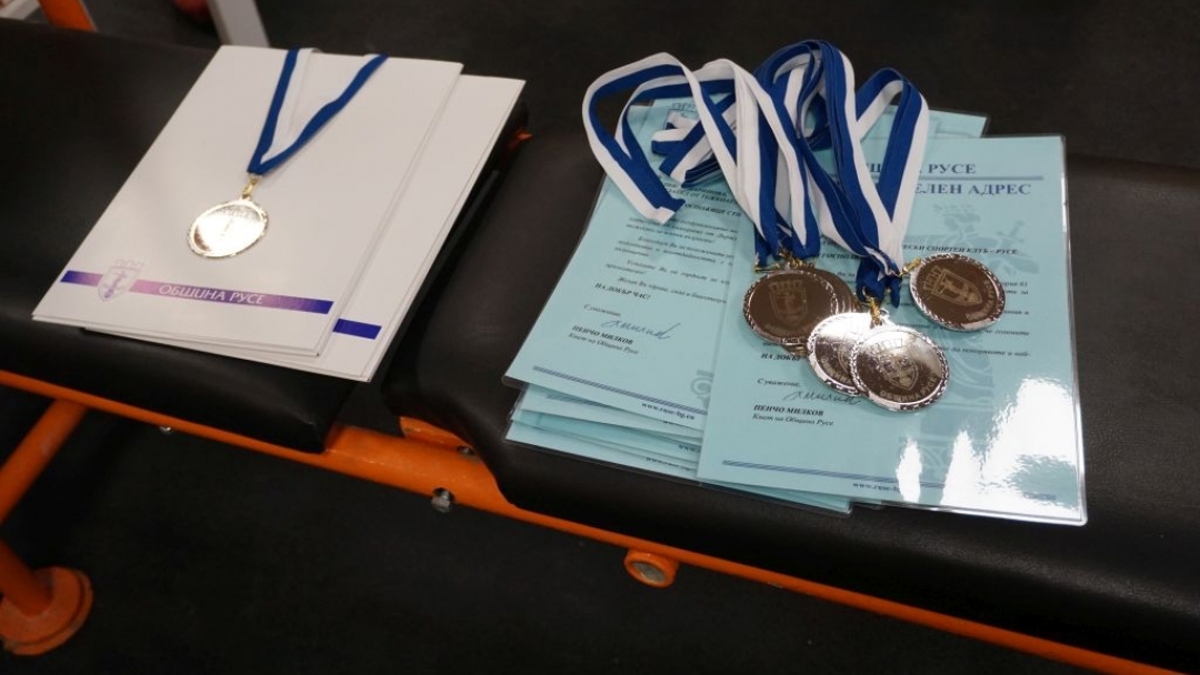 Кметът на Община Русе Пенчо Милков награди отличилите се на призови места спортисти от ТСК – Русе