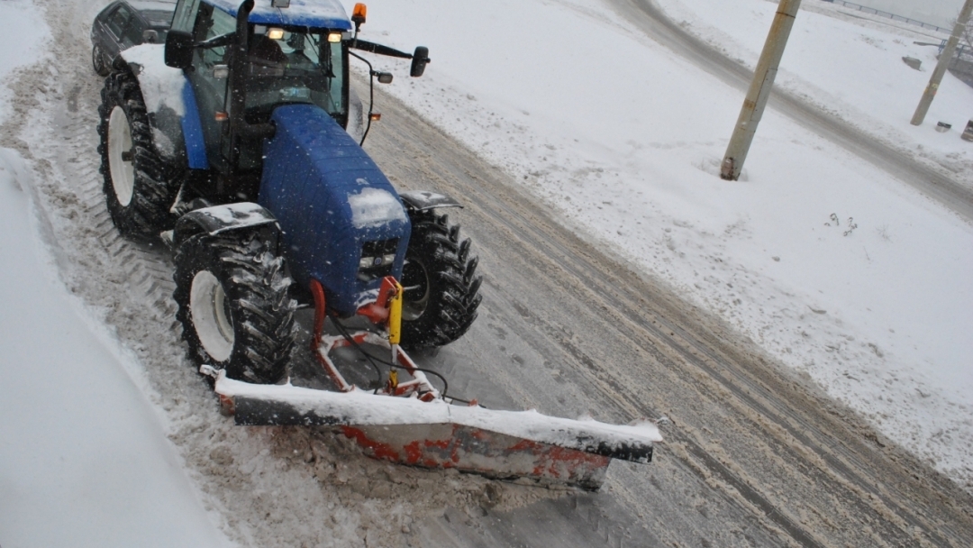 Продължава денонощното почистване на пътната мрежа в община Русе