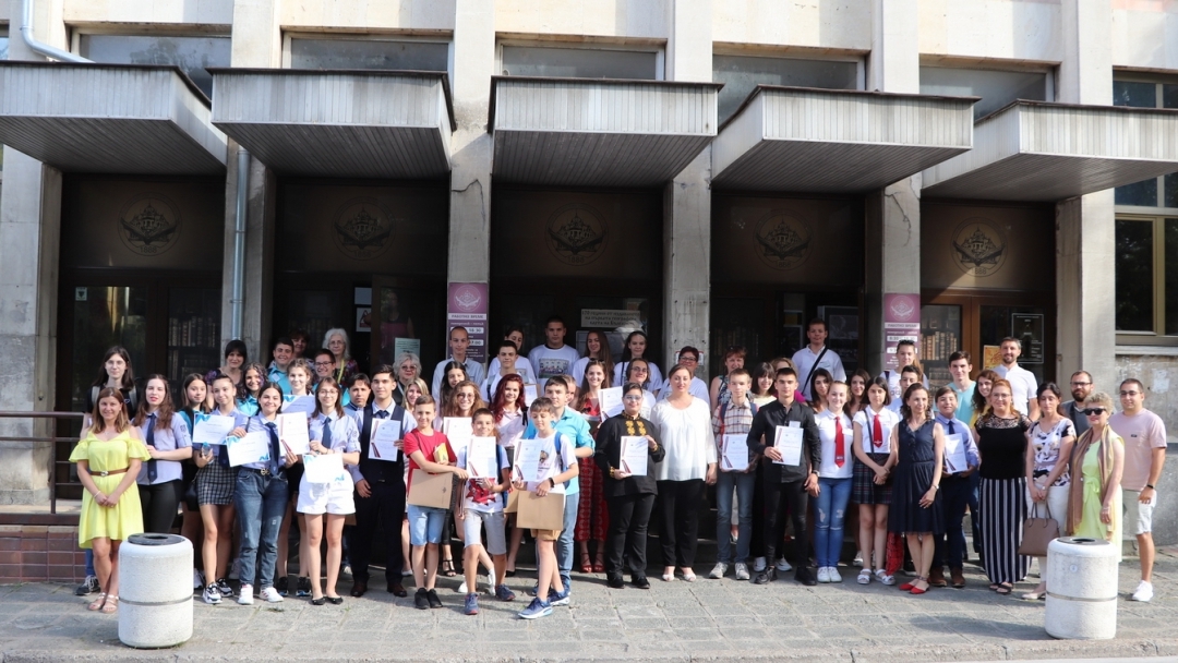 Ученици от Пловдив спечелиха голямата награда на третия Национален младежки форум „Арнаудови срещи“