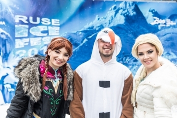 Анна, Елза и Олаф раздадоха много награди на малките художници