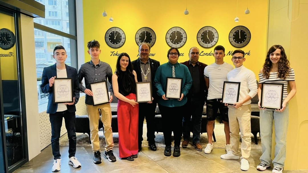 Стипендиантска програма ще отличи най-успешните в изкуството, науката и спорта ученици