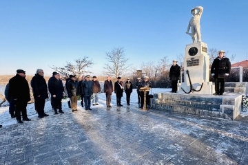 С поднасяне на венци и цветя Русе отдаде почит на 145-годишната история на ВВМУ „Н. Й. Вапцаров“