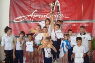 Русенци грабнаха златната купа на финалите на Турнир по скокове на батут 