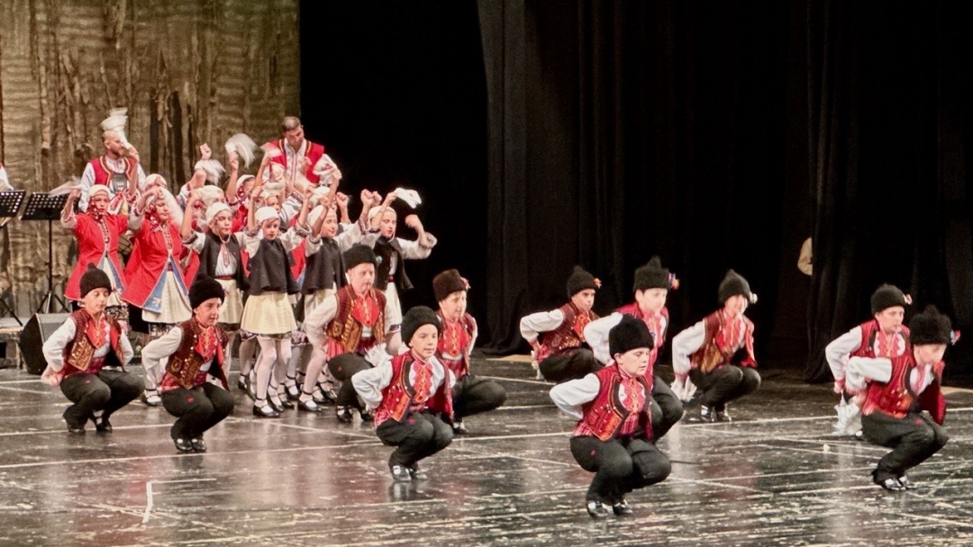 Фолклорен ансамбъл „Русчуклийче“ отбеляза 40 години с концерт „В ритъма на вдъхновението“