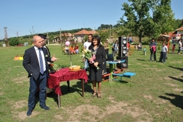 Пламен Стоилов и Венета Недева откриха спортна и детска площадка в Хотанца