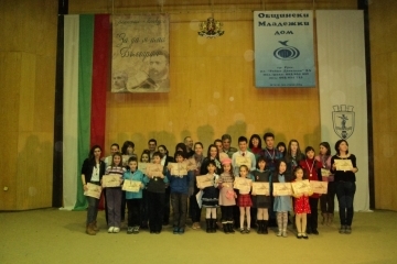 Над 70 деца рецитираха стихове за националния празник 