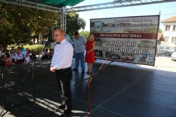 Кметът на Община Русе откри Фолклорния фестивал "Сандрово пее и танцува"