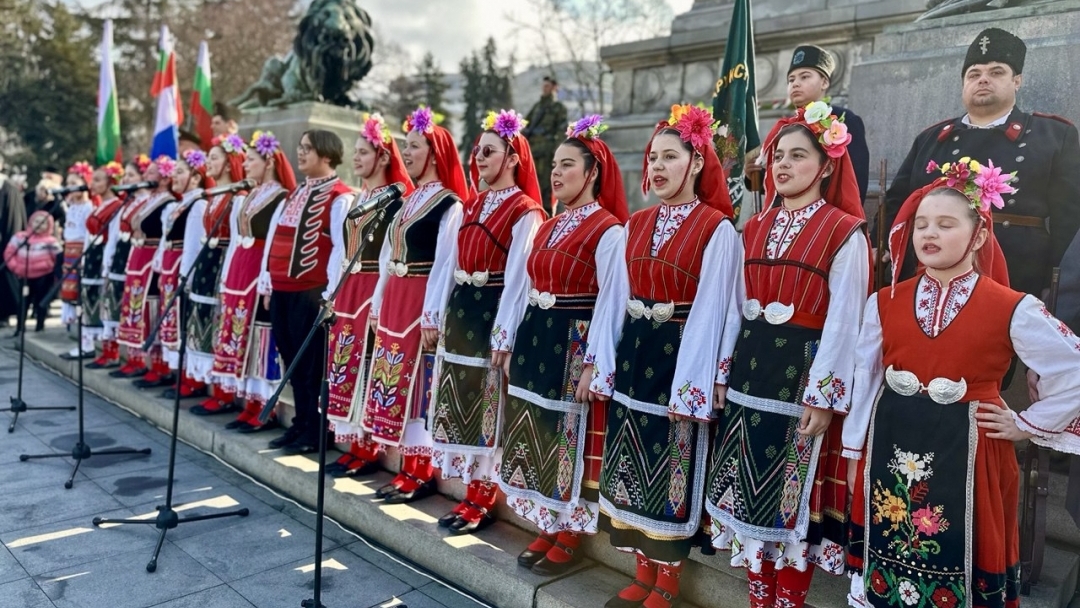 Русе отбеляза 3 март с тържествена церемония и шествие с 900-метров трибагреник