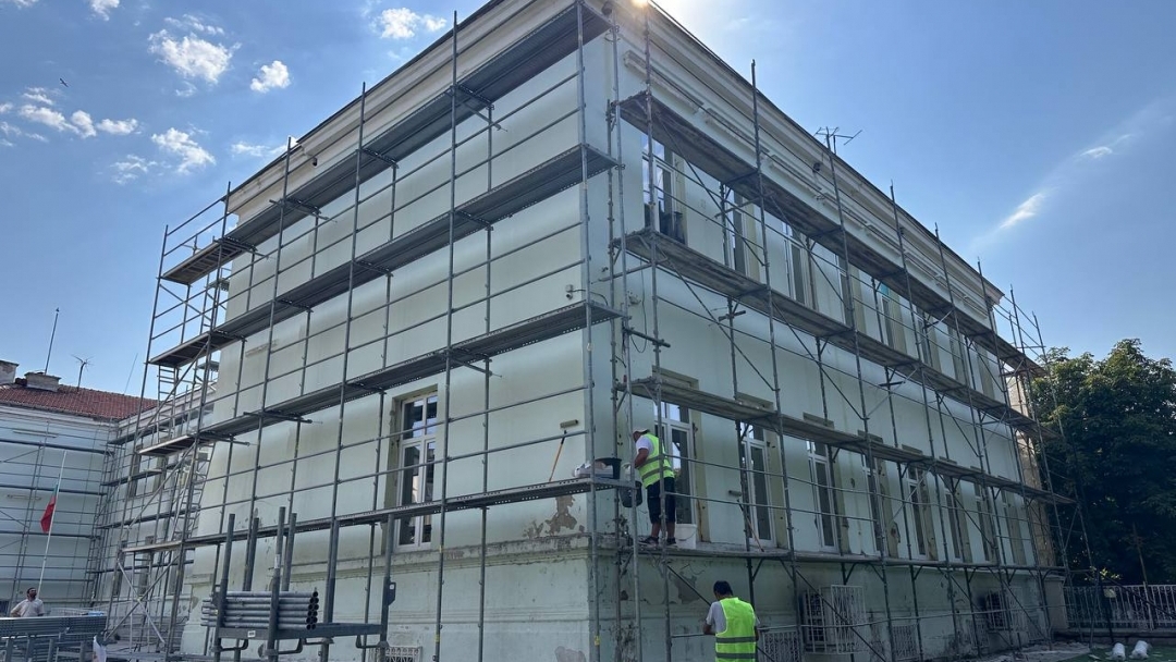 Ремонтът на ОУ „Отец Паисий“ се извършва по предвидения график