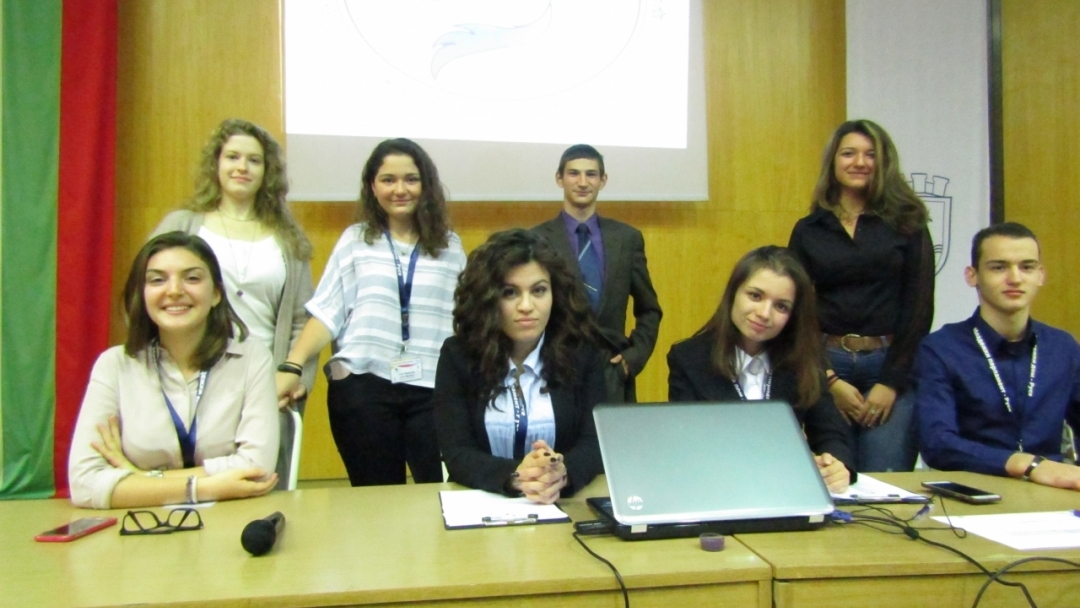 Проведе се отчетно-изборно събрание на Младежки парламент към Общински младежки дом - Русе