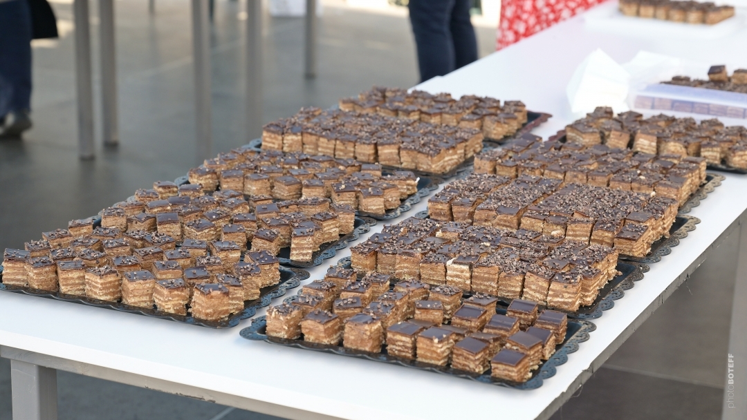 Повече от 4000 торти бяха продадени на тазгодишния Празник на торта „Гараш“