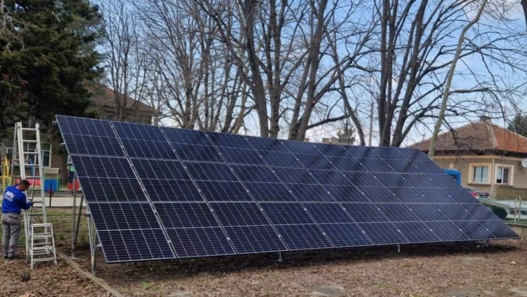 14 фотоволтаични системи вече захранват уличното осветление в 10 населени места от община Русе