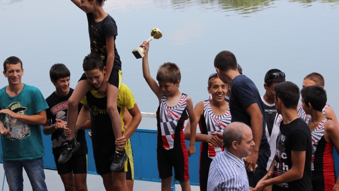 12 отбора участваха в държавния шампионат по гребане в Русе