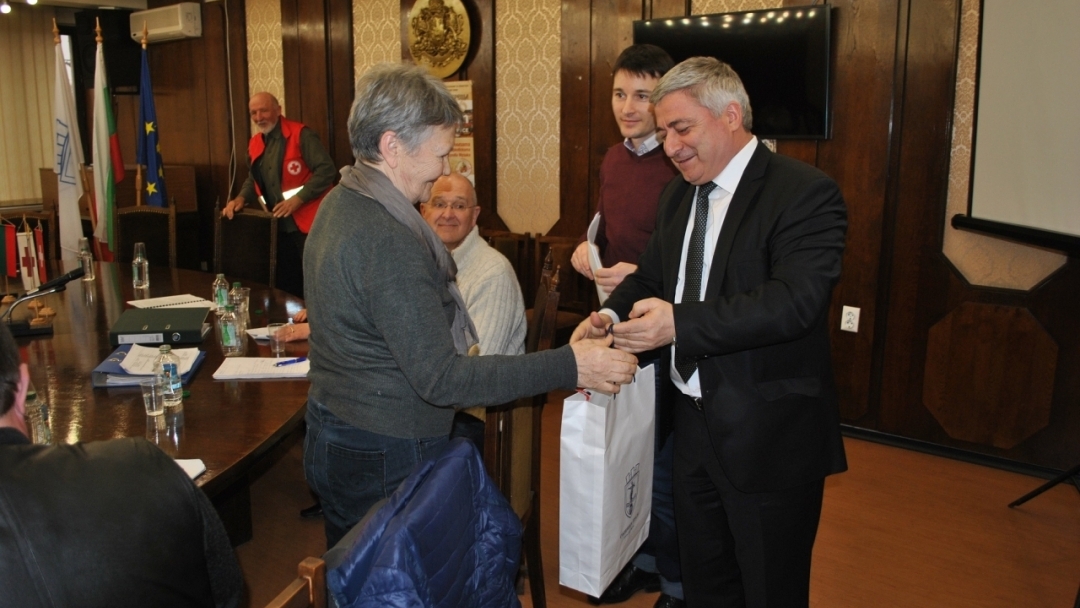 Консултанти от Швейцарския кръст се срещнаха с председателя на Общински Съвет