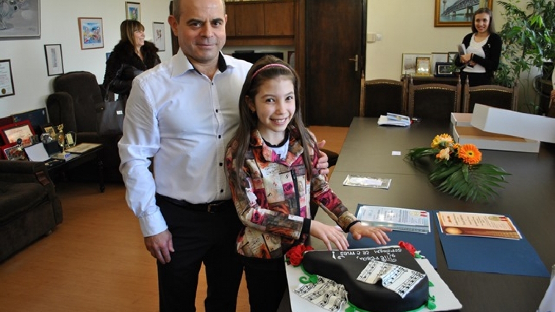 След успеха в „Карнеги хол“ Тереза Тодорова гостува на кмета Пламен Стоилов