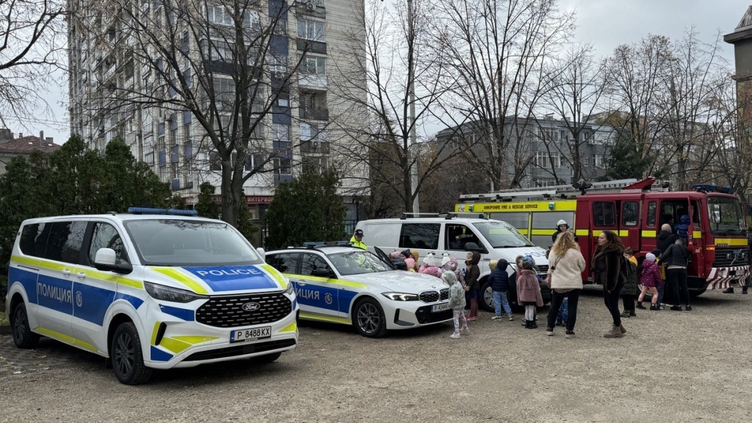 Русе почете професионалния празник на полицейските служители с тържествена церемония