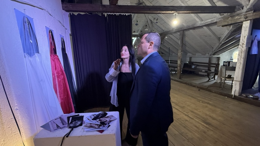 Кметът Пенчо Милков поздрави Цвета Трендафилова за първата й арт инсталация в Русе  