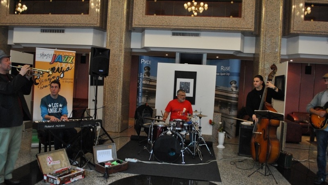 Магията на джаза завладя децата на Русе  