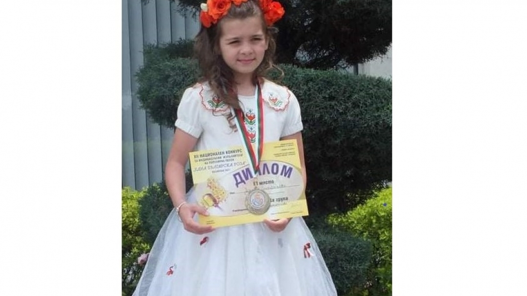 Дария Стефанова от Русе е трета в Националния конкурс за популярна песен „Една българска роза“