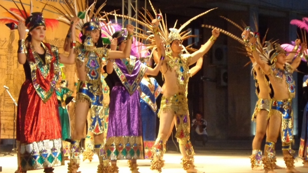 Мексикански фолклорни танци и латино ритми завладяха Русе