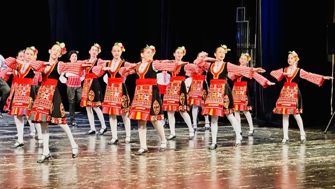 Фолклорен ансамбъл „Русчуклийче“ отбеляза 40 години с концерт „В ритъма на вдъхновението“