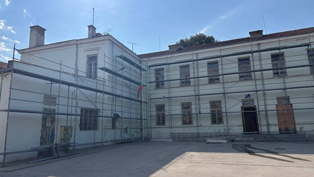 Ремонтът на ОУ „Отец Паисий“ се извършва по предвидения график