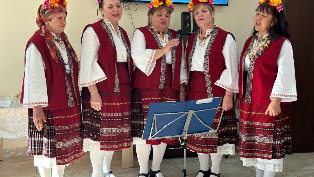 Потребители на социална услуга в бившия Дом "Майка и дете" отбелязаха Бабинден