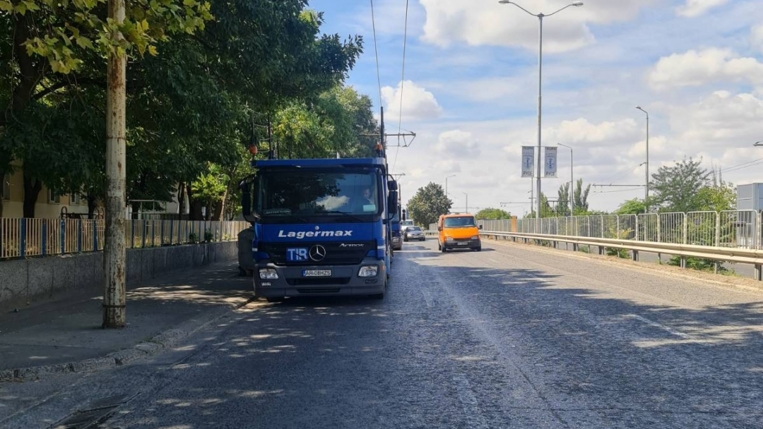 Забраниха спирането и престоя на МПС от пътен възел „Охлюва“ до пътен възел „Христо Ботев“