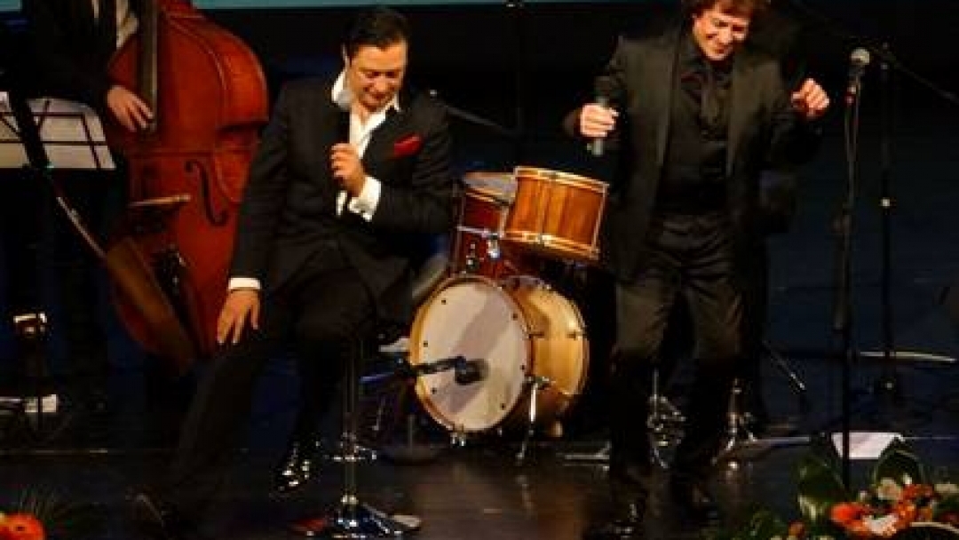 Четири биса за Васил Петров в спектакъла „100 години Синатра“