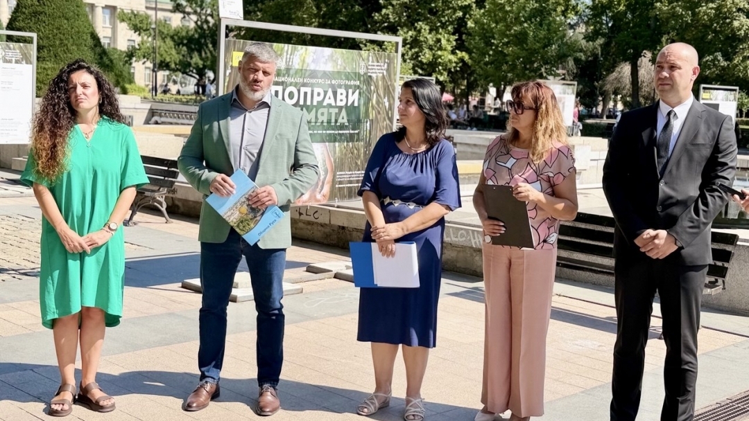 Националната фотографска изложба „Поправи Земята“ представя екологични послания в Русе