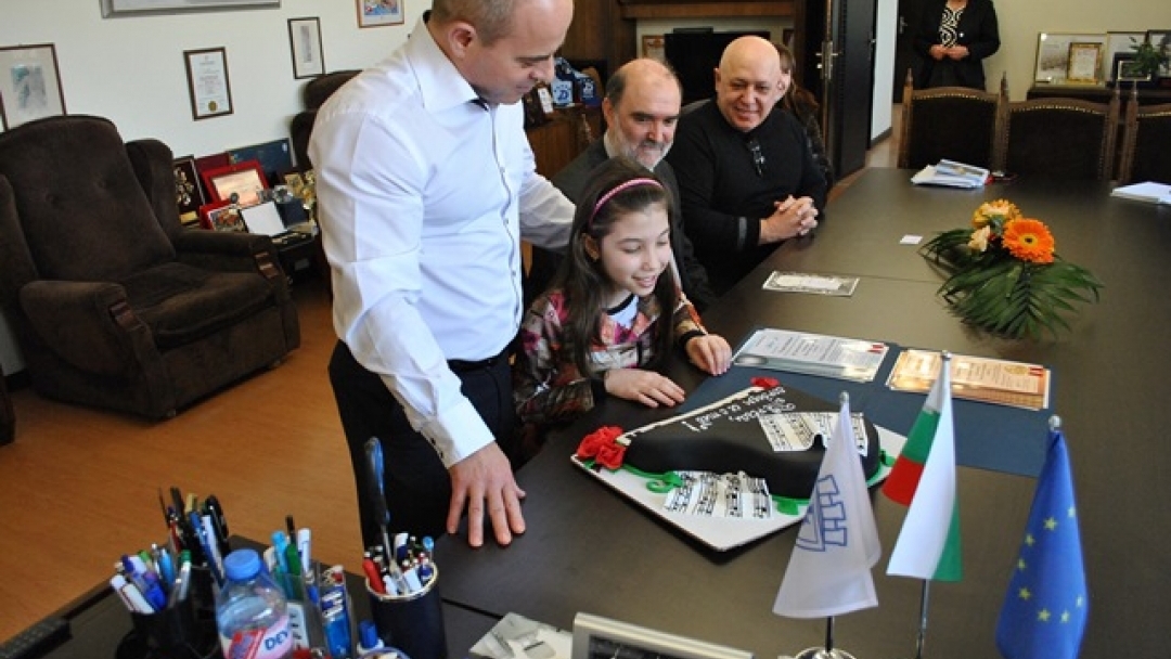 След успеха в „Карнеги хол“ Тереза Тодорова гостува на кмета Пламен Стоилов