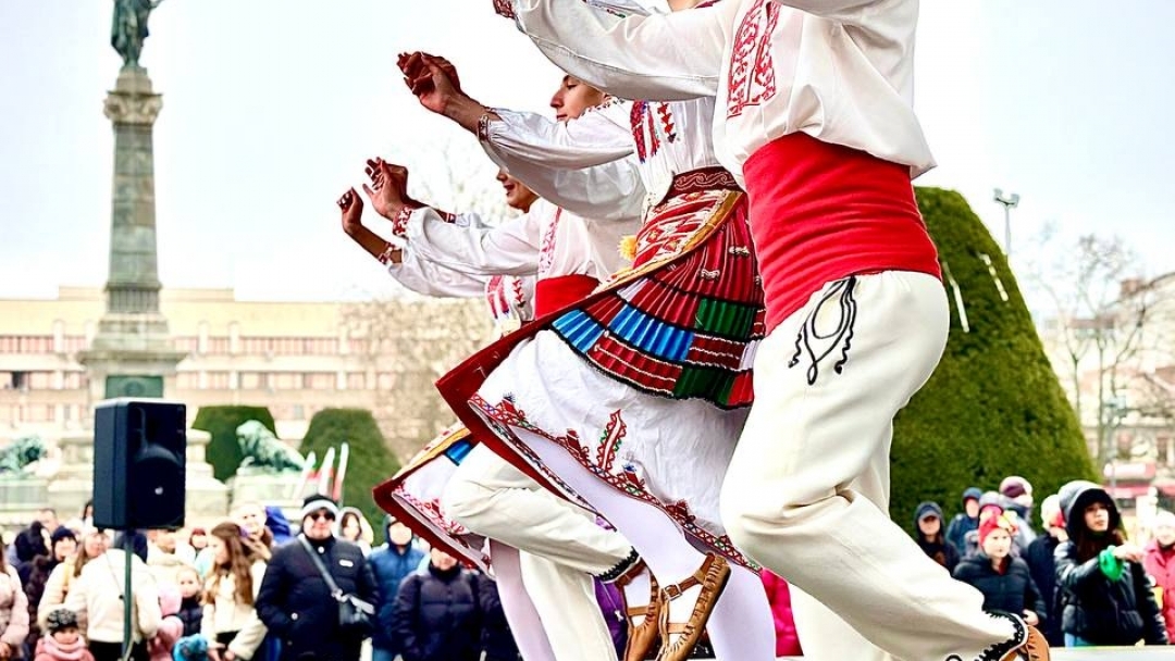 Стотици русенци пяха заедно с Братя Аргирови по време на концерта „Не на насилието, да на доброто!“ 