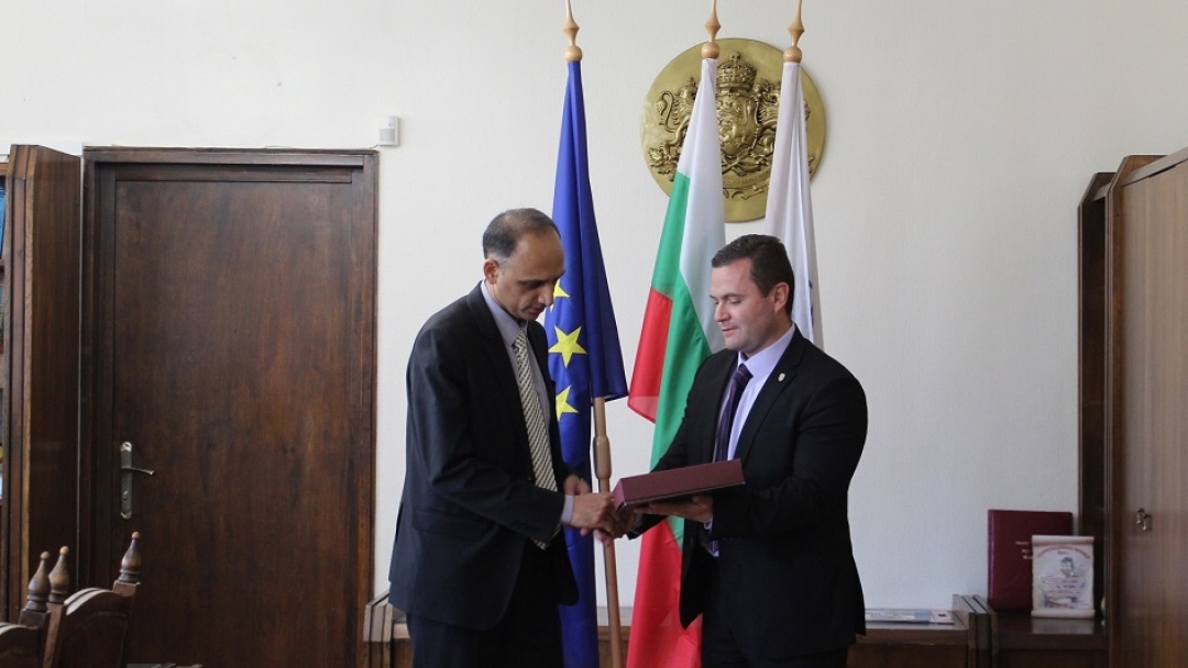 Кметът на Русе в среща с делегация от посолството на Пакистан в България