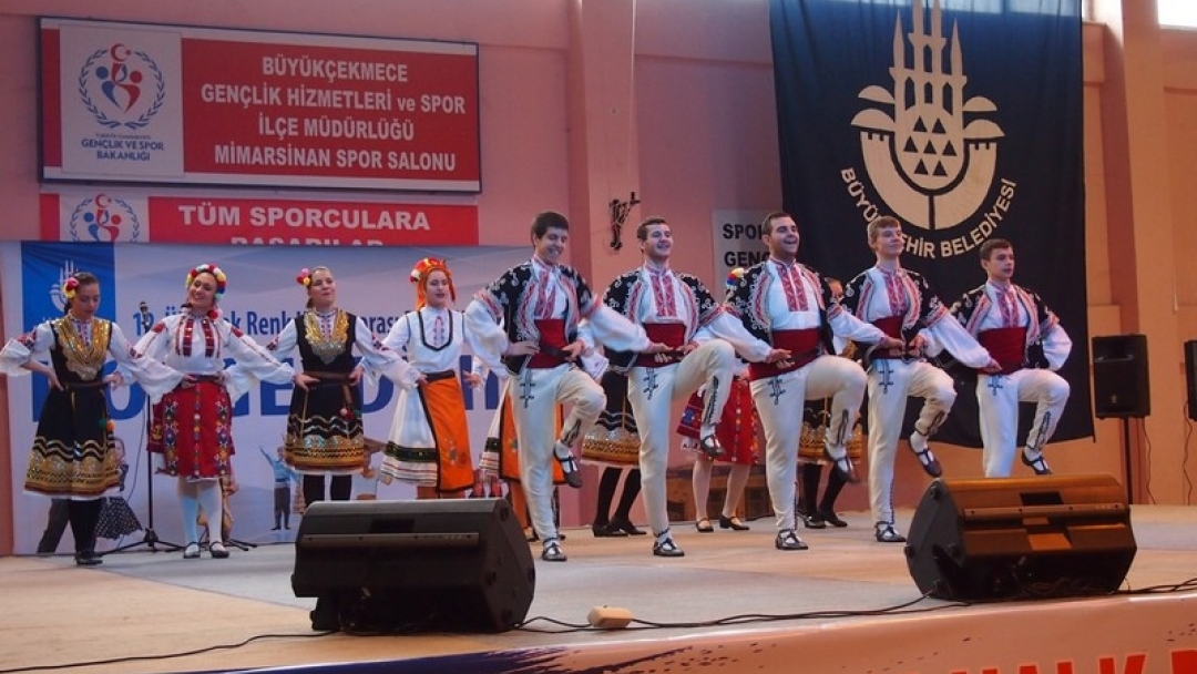 Фолклорна танцова студия „Зора“ откри Международен фестивал в Истанбул