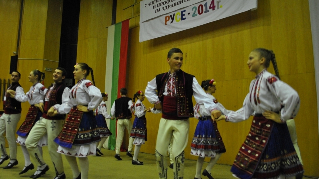 По-високи заплати за общинските здравни работници на връх професионлания им празник