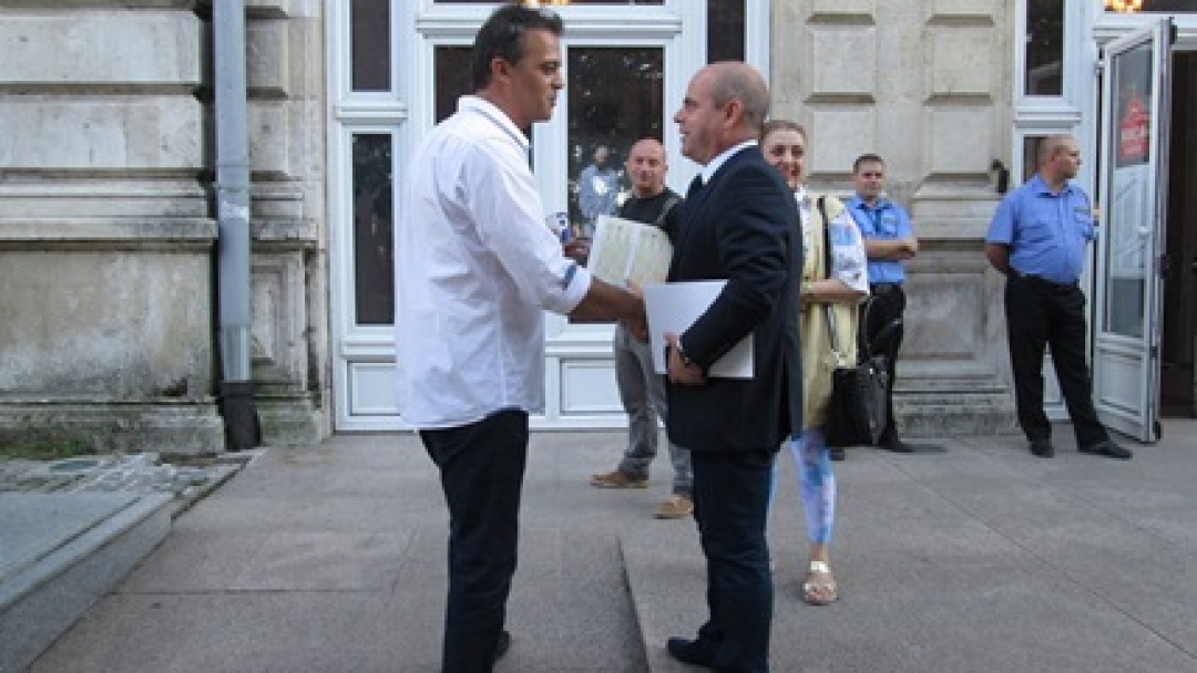 Кметът Пламен Стоилов откри фотоизложба на един от посланиците на Русе – Симеон Лютаков