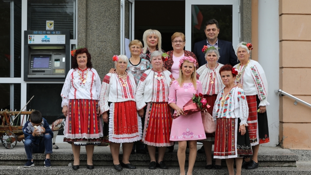 Над 800 участници на Фолклорен фестивал "Сандрово пее и танцува"