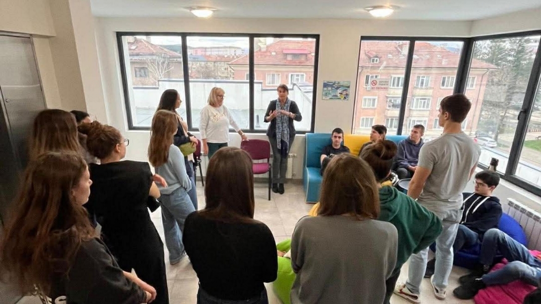 Младежи от Русе влязоха в ролята на депутати