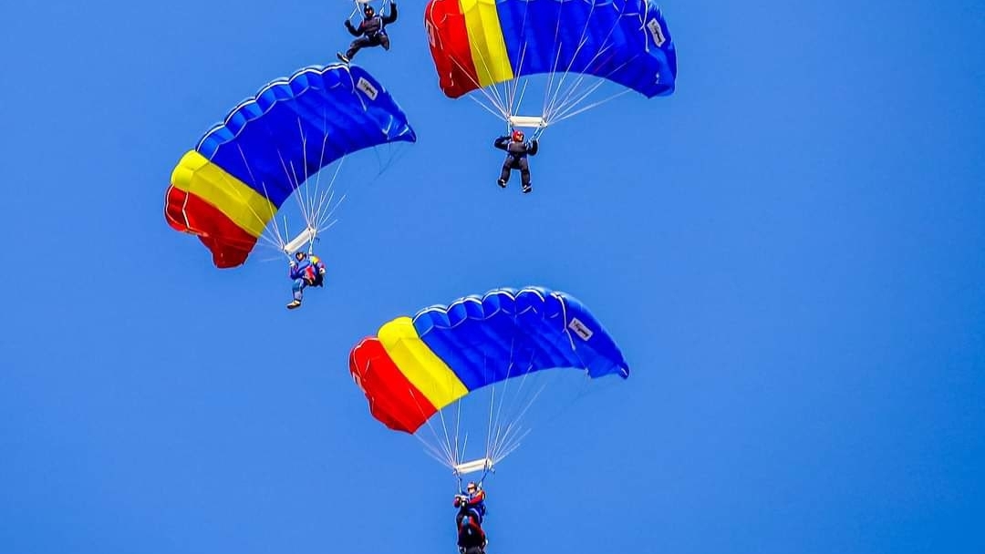 Free transportation to the airport for the spectacular air show is provided by the Municipality of Ruse