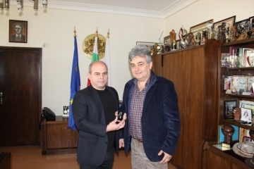 Кметът Пламен Стоилов връчи златна значка "Русе" на Мариан Савов