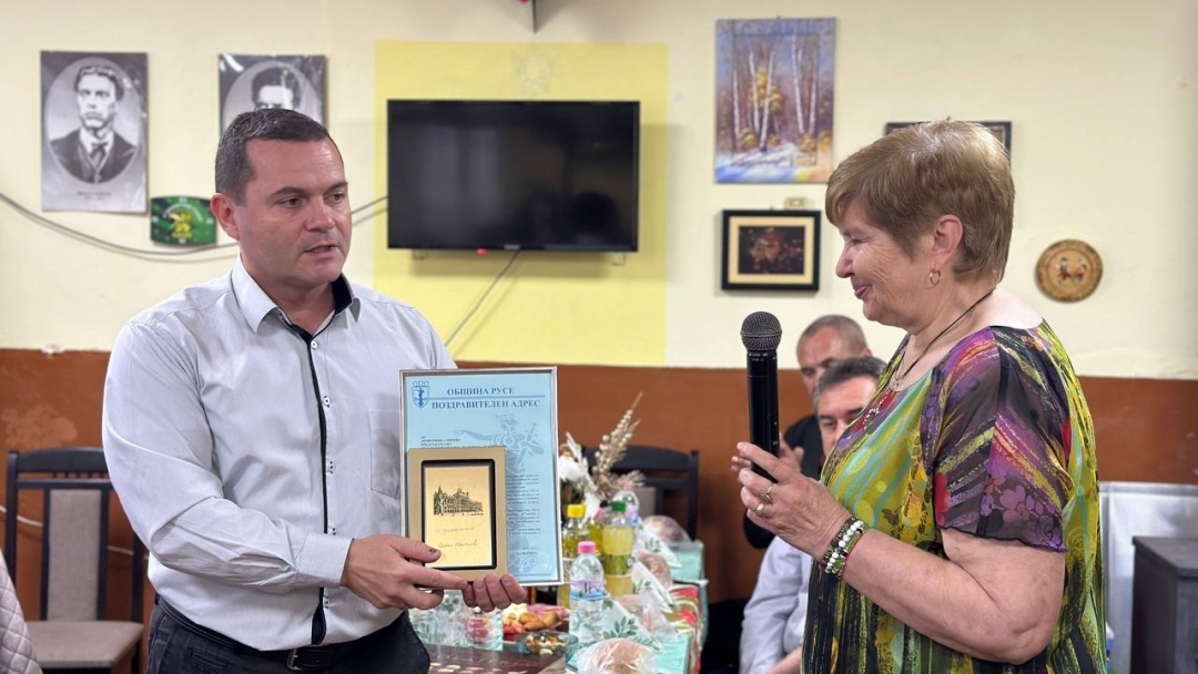 Пенчо Милков поздрави Пенсионерски клуб "Надежда" в Николово за юбилея му