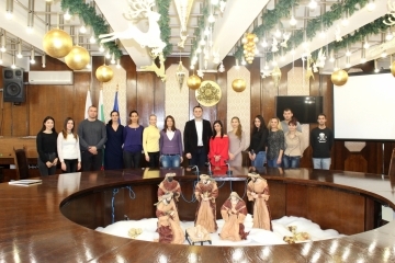 Зам.-кметът д-р Страхил Карапчански връчи сертификати на студенти за успешно приключил стаж в Община Русе