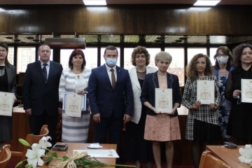 8 учители и директори на образователни институции в Русе бяха удостоени с почетното отличие „Неофит Рилски“